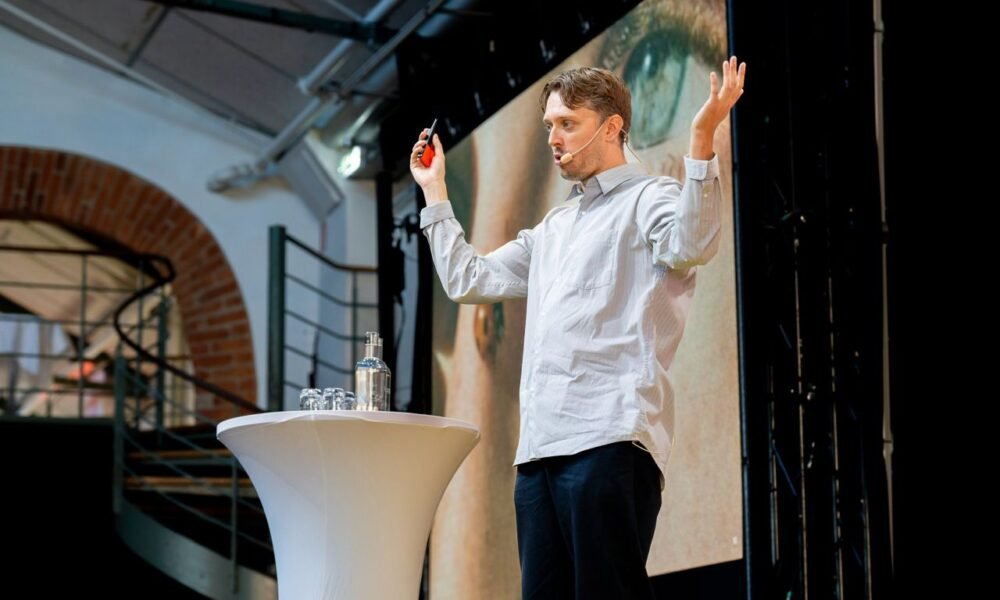Albert Sten: Explore All About a Swedish Visual Artist and AI Expert