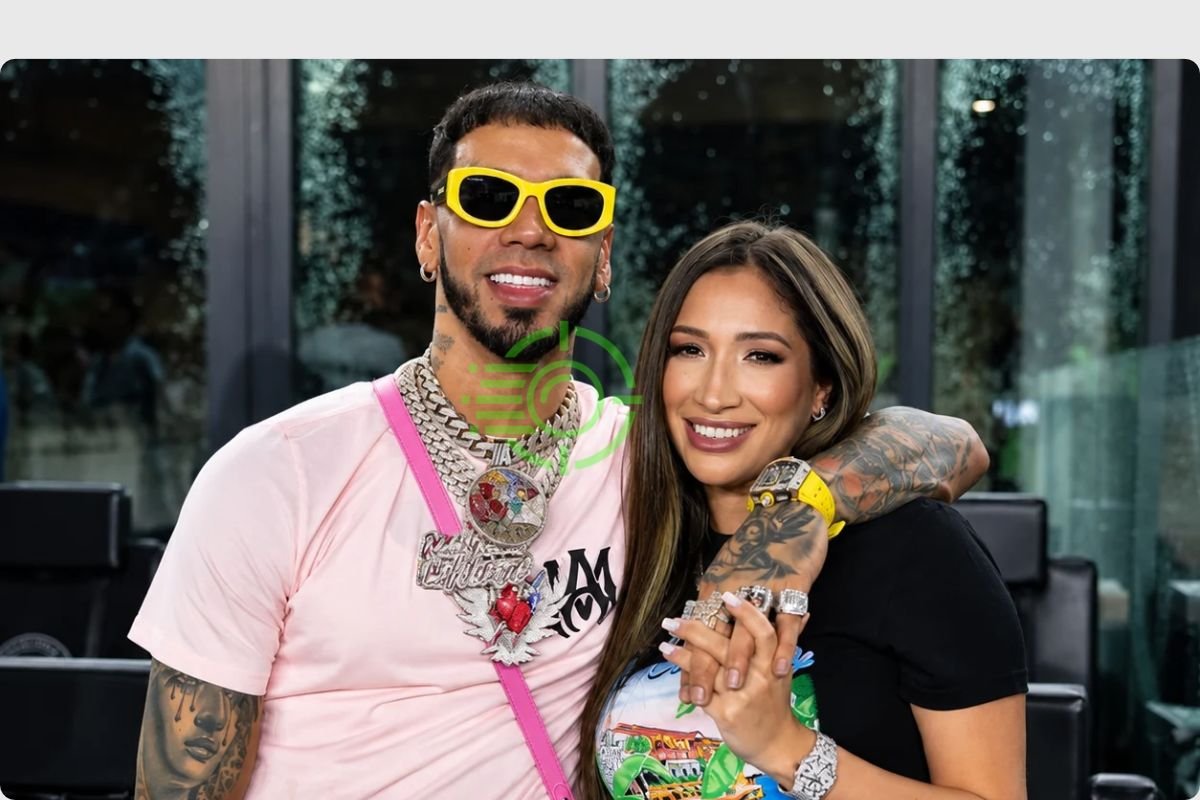 Read Laury Saavedra Biography, Career, and Life with Anuel AA